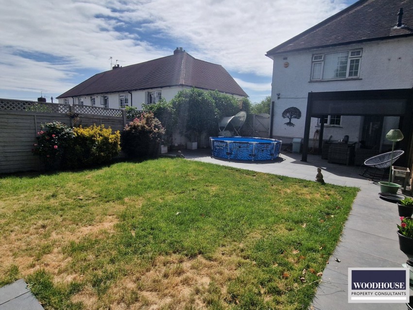 Images for Goffs Oak, Waltham Cross, Hertfordshire EAID:3131305421 BID:11055924