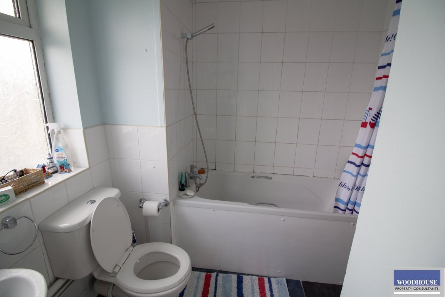 Images for Cheshunt, WALTHAM CROSS, Hertfordshire EAID:3131305421 BID:11055924