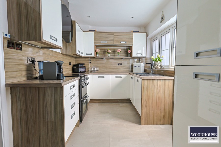 Images for Oakdene, Cheshunt, Hertfordshire EAID:3131305421 BID:11055924