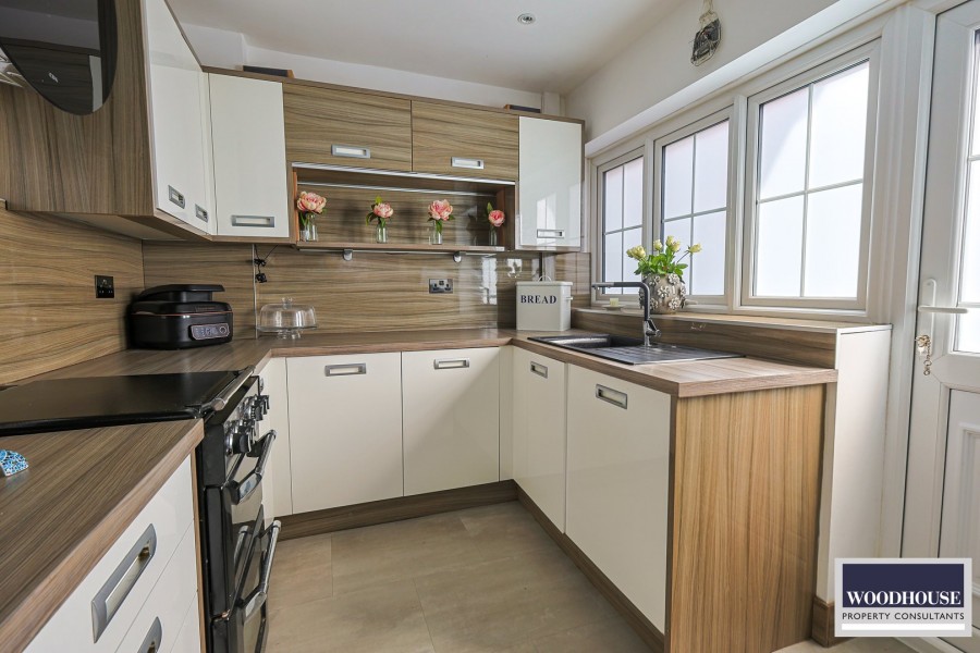 Images for Oakdene, Cheshunt, Hertfordshire EAID:3131305421 BID:11055924