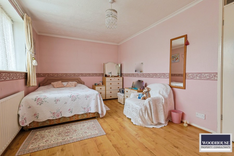 Images for Cheshunt, Waltham Cross, Hertfordshire EAID:3131305421 BID:11055924