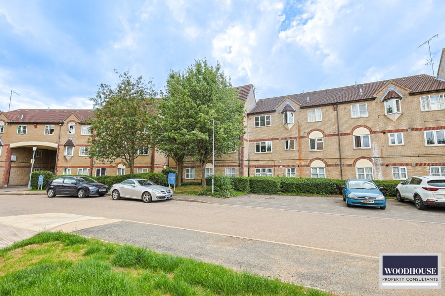 Images for Parkside, Waltham Cross, Hertfordshire EAID:3131305421 BID:11055924