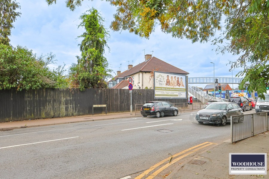 Images for Cheshunt, Waltham Cross, Hertfordshire EAID:3131305421 BID:11055924