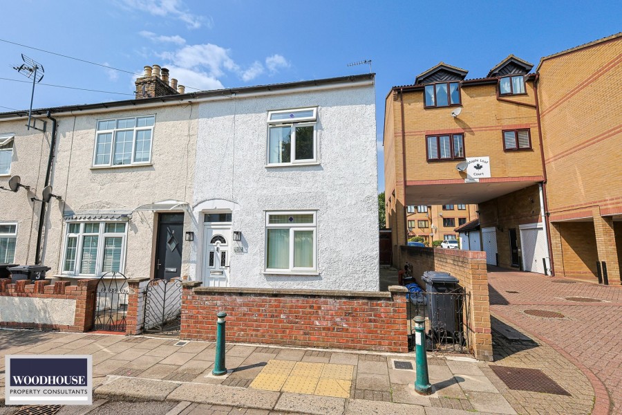 Images for Cross Road, Waltham Cross, Hertfordshire EAID:3131305421 BID:11055924