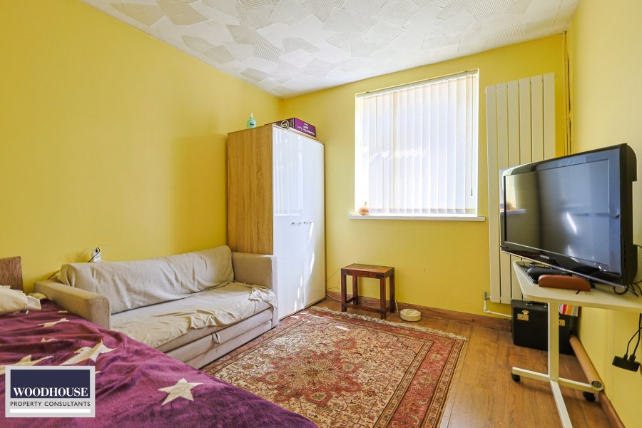 Images for Cross Road, Waltham Cross, Hertfordshire EAID:3131305421 BID:11055924