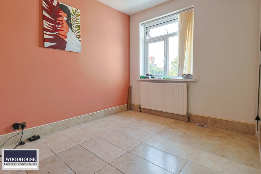 Images for Cross Road, Waltham Cross, Hertfordshire EAID:3131305421 BID:11055924