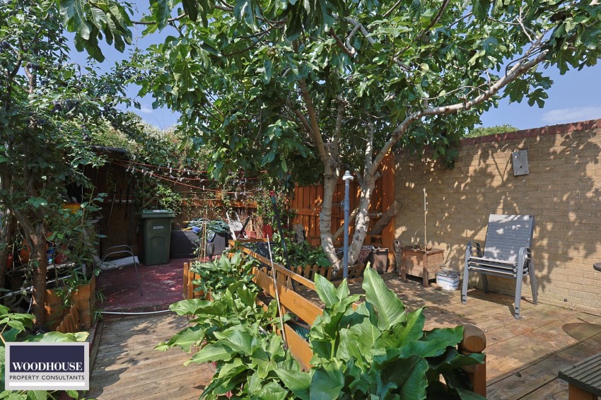 Images for Cross Road, Waltham Cross, Hertfordshire EAID:3131305421 BID:11055924