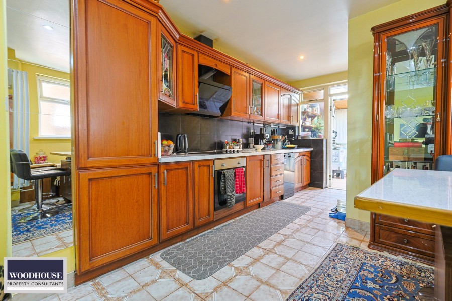 Images for Cross Road, Waltham Cross, Hertfordshire EAID:3131305421 BID:11055924