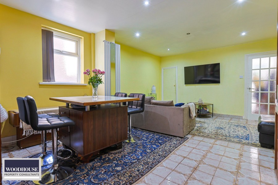 Images for Cross Road, Waltham Cross, Hertfordshire EAID:3131305421 BID:11055924