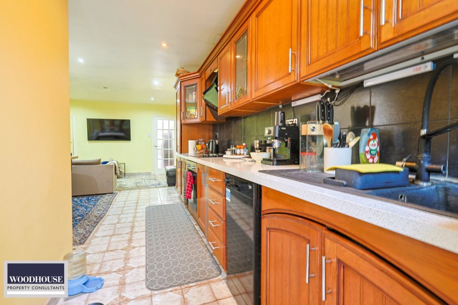 Images for Cross Road, Waltham Cross, Hertfordshire EAID:3131305421 BID:11055924