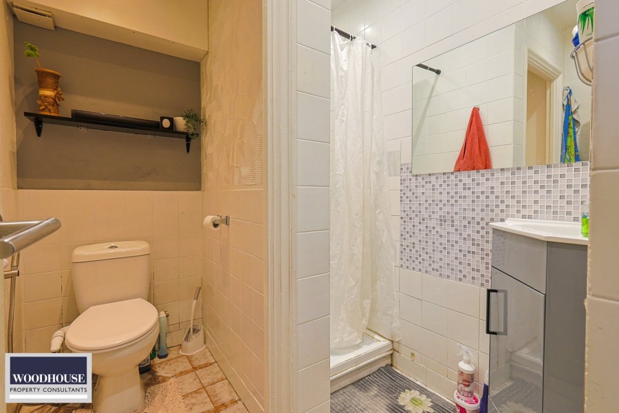 Images for Cross Road, Waltham Cross, Hertfordshire EAID:3131305421 BID:11055924
