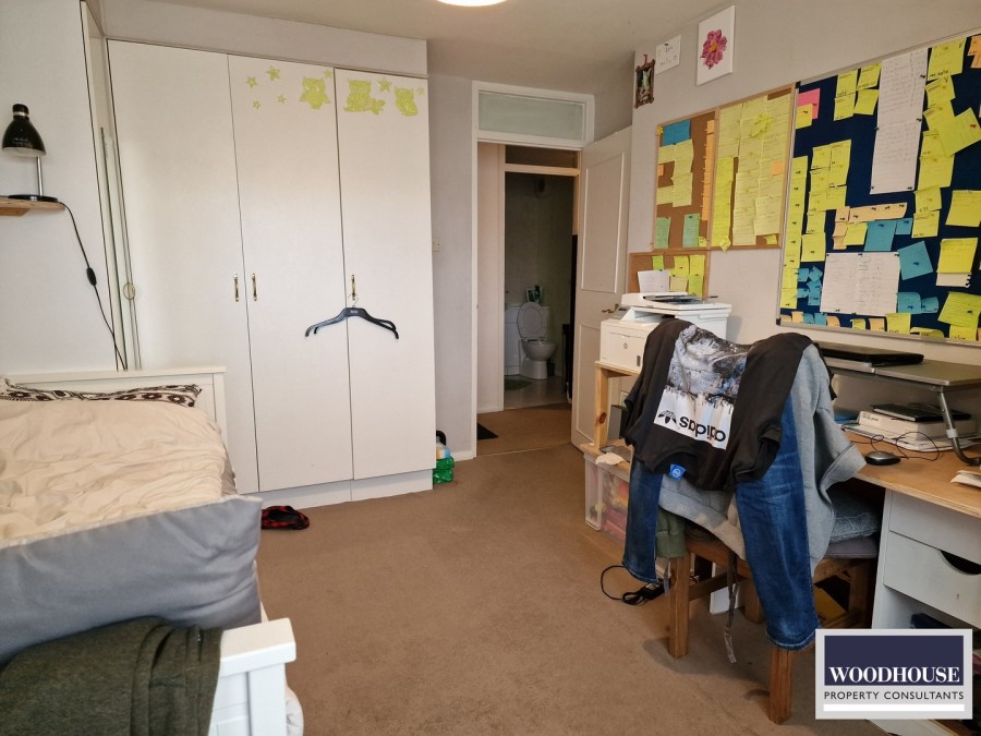 Images for Cheshunt, Waltham Cross, Hertfordshire EAID:3131305421 BID:11055924