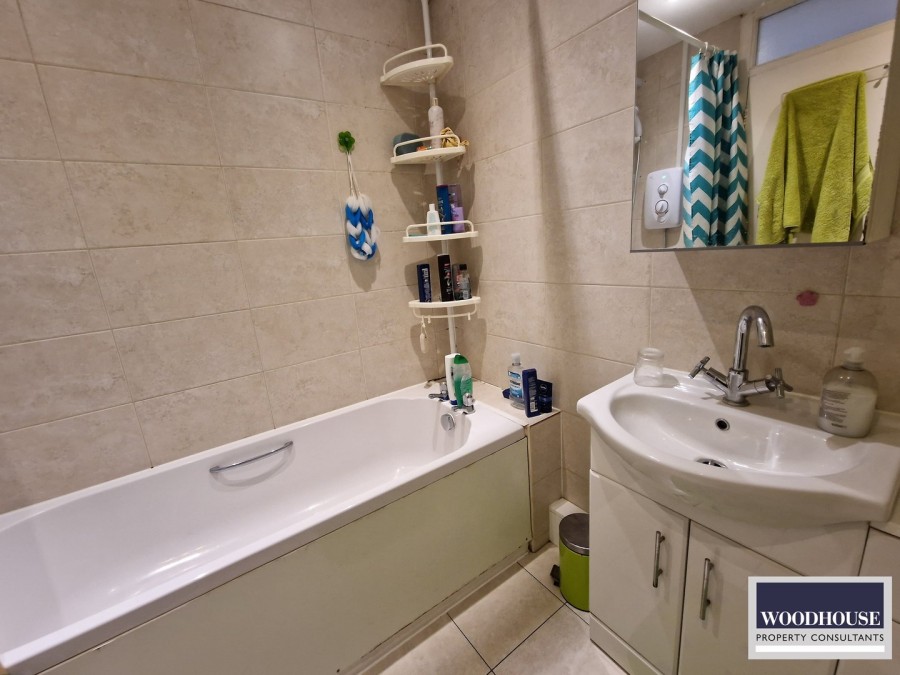 Images for Cheshunt, Waltham Cross, Hertfordshire EAID:3131305421 BID:11055924