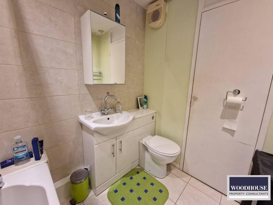 Images for Cheshunt, Waltham Cross, Hertfordshire EAID:3131305421 BID:11055924