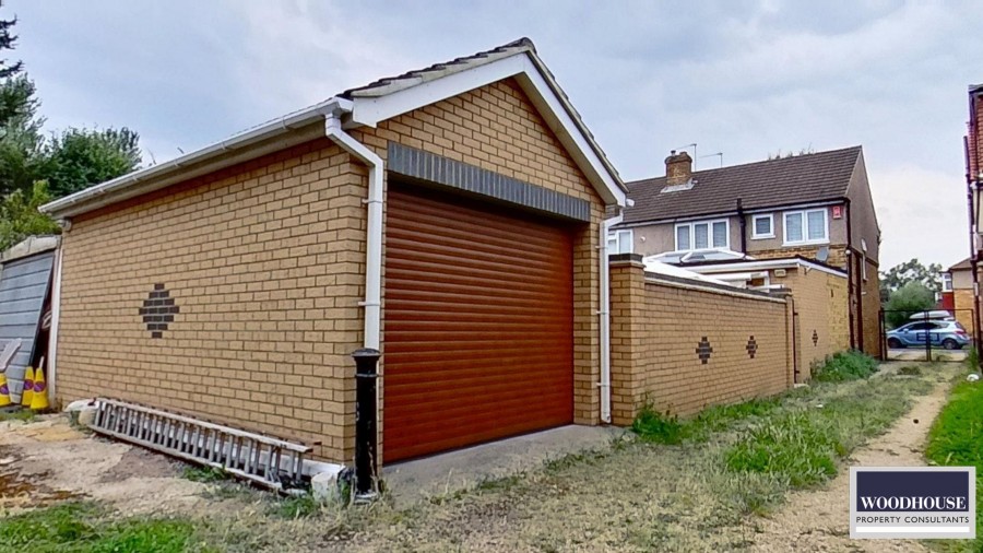 Images for Central Avenue, Waltham Cross, Hertfordshire EAID:3131305421 BID:11055924