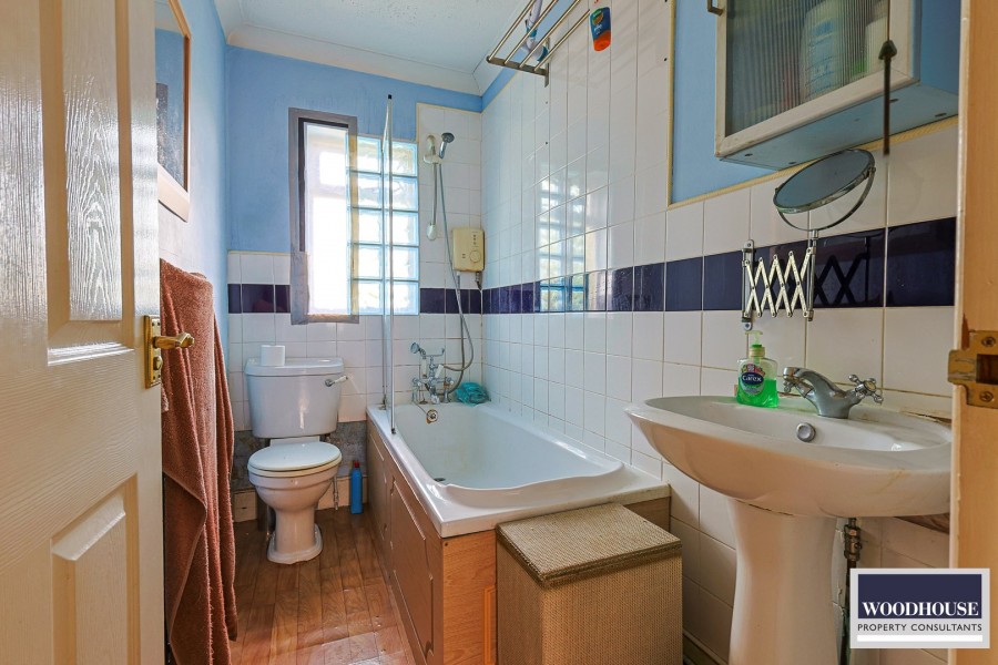 Images for Cadmore Lane, Cheshunt, Hertfordshire EAID:3131305421 BID:11055924