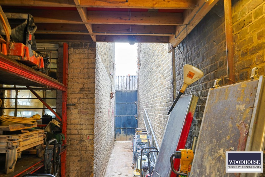 Images for Hertford Road, Enfield, Greater London EAID:3131305421 BID:11055924