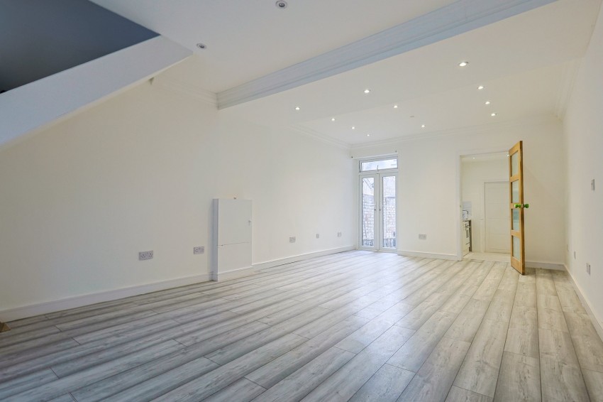 Images for Queens Road, Waltham Cross, Hertfordshire EAID:3131305421 BID:11055924