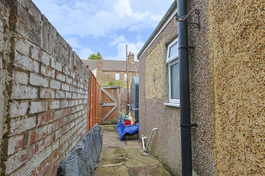 Images for Queens Road, Waltham Cross, Hertfordshire EAID:3131305421 BID:11055924