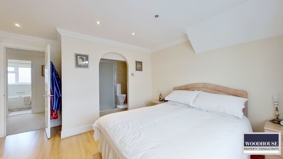 Images for Caldecot Avenue, Cheshunt, Hertfordshire EAID:3131305421 BID:11055924