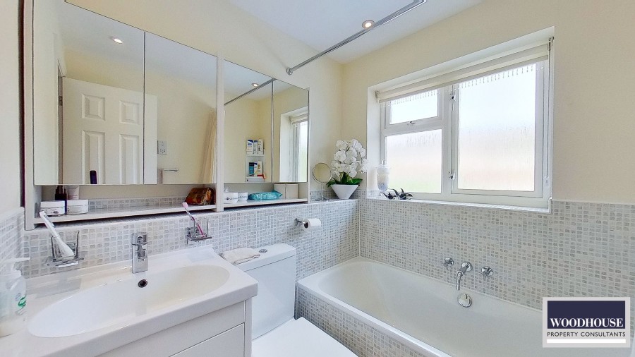 Images for Caldecot Avenue, Cheshunt, Hertfordshire EAID:3131305421 BID:11055924