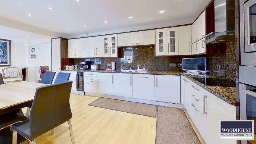 Images for Caldecot Avenue, Cheshunt, Hertfordshire EAID:3131305421 BID:11055924