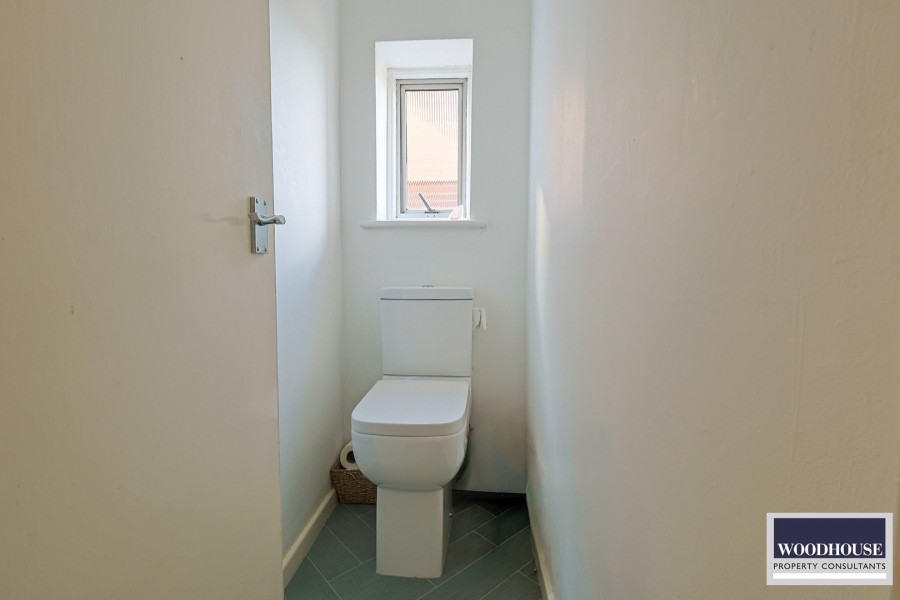 Images for Cheshunt, Waltham Cross, Hertfordshire EAID:3131305421 BID:11055924