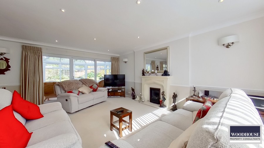 Images for Broadfields, Goffs Oak, Hertfordshire EAID:3131305421 BID:11055924