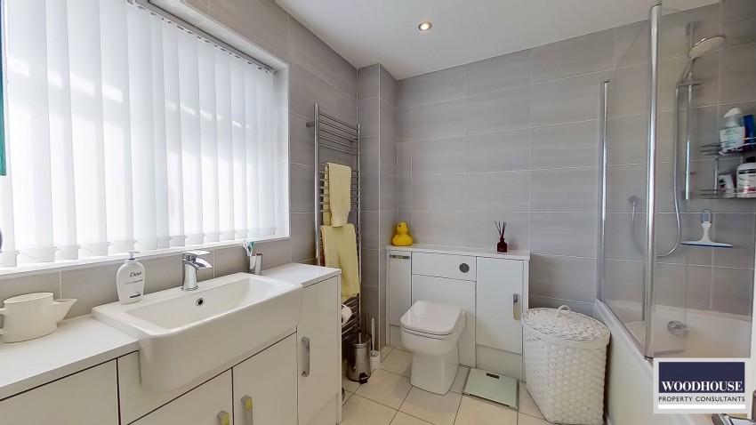 Images for Broadfields, Goffs Oak, Hertfordshire EAID:3131305421 BID:11055924