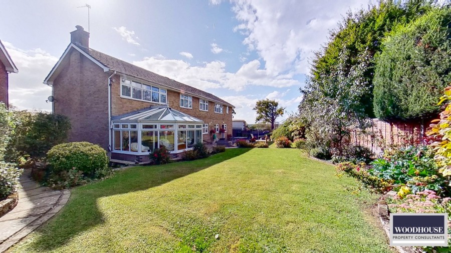 Images for Broadfields, Goffs Oak, Hertfordshire EAID:3131305421 BID:11055924