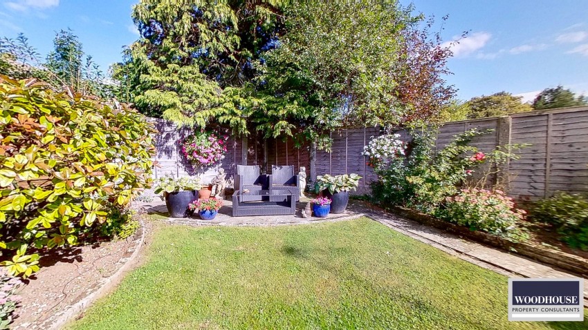 Images for Broadfields, Goffs Oak, Hertfordshire EAID:3131305421 BID:11055924