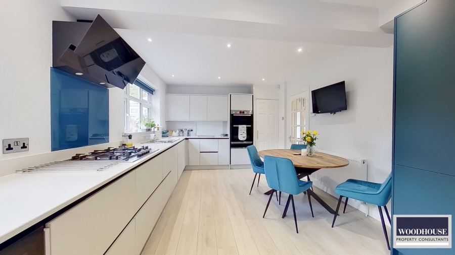 Images for Broadfields, Goffs Oak, Hertfordshire EAID:3131305421 BID:11055924