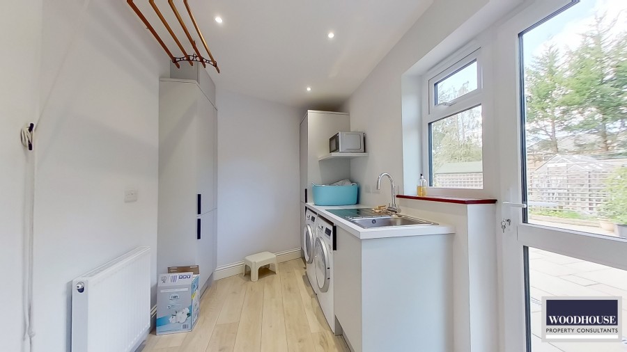 Images for Broadfields, Goffs Oak, Hertfordshire EAID:3131305421 BID:11055924