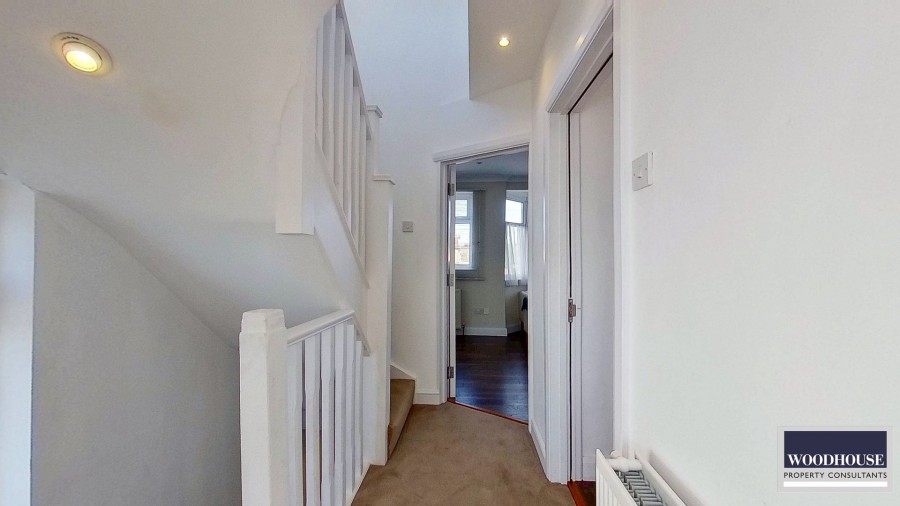 Images for Lodge Crescent, Waltham Cross, Hertfordshire EAID:3131305421 BID:11055924