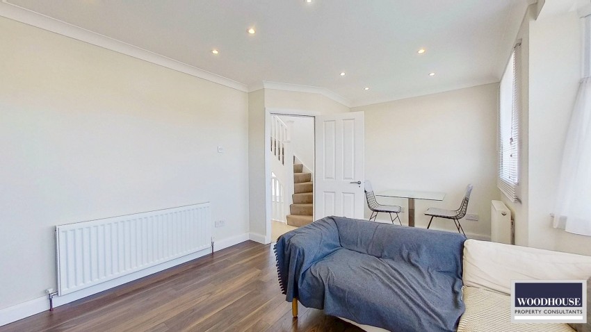 Images for Lodge Crescent, Waltham Cross, Hertfordshire EAID:3131305421 BID:11055924