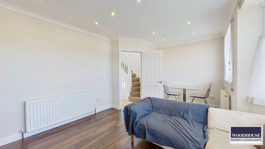 Images for Lodge Crescent, Waltham Cross, Hertfordshire EAID:3131305421 BID:11055924