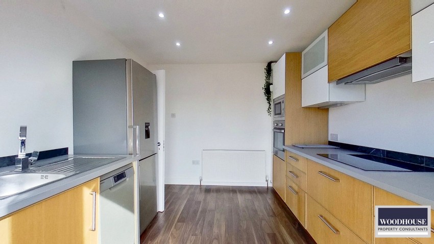 Images for Lodge Crescent, Waltham Cross, Hertfordshire EAID:3131305421 BID:11055924