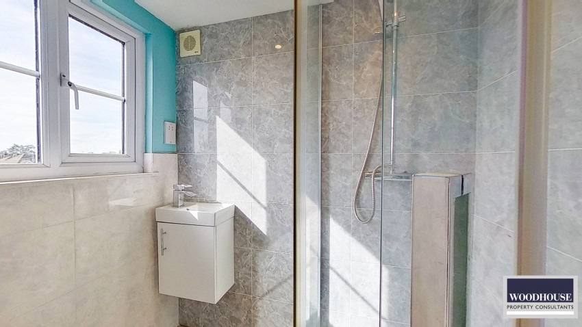 Images for Lodge Crescent, Waltham Cross, Hertfordshire EAID:3131305421 BID:11055924