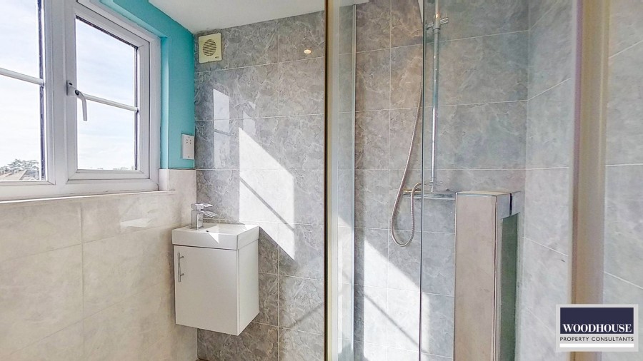 Images for Lodge Crescent, Waltham Cross, Hertfordshire EAID:3131305421 BID:11055924