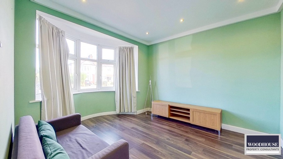 Images for Lodge Crescent, Waltham Cross, Hertfordshire EAID:3131305421 BID:11055924