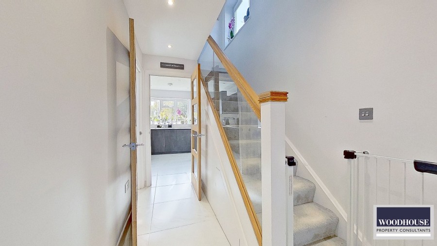 Images for Pembroke Drive, Goffs Oak, Hertfordshire EAID:3131305421 BID:11055924