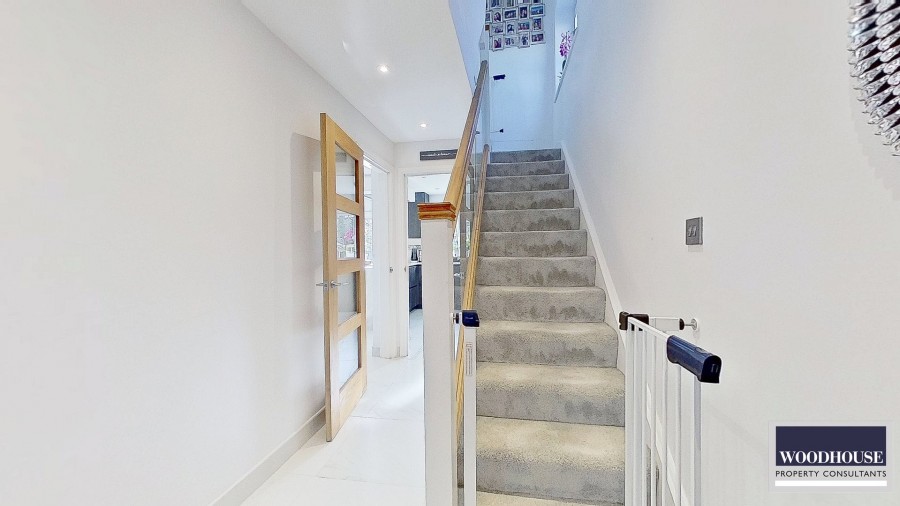 Images for Pembroke Drive, Goffs Oak, Hertfordshire EAID:3131305421 BID:11055924