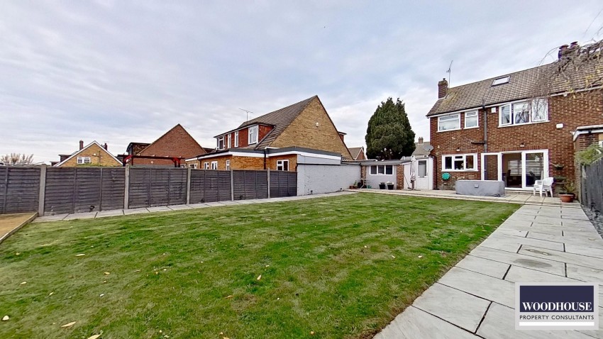 Images for Pembroke Drive, Goffs Oak, Hertfordshire EAID:3131305421 BID:11055924