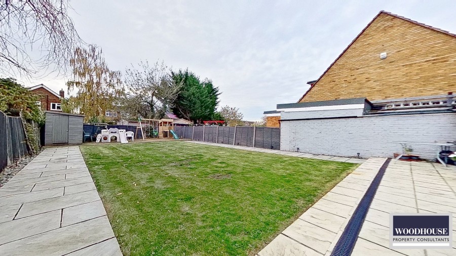 Images for Pembroke Drive, Goffs Oak, Hertfordshire EAID:3131305421 BID:11055924