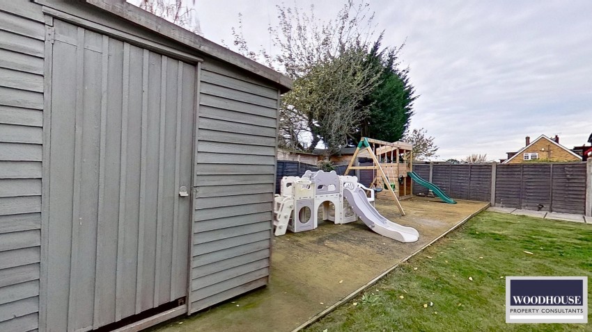 Images for Pembroke Drive, Goffs Oak, Hertfordshire EAID:3131305421 BID:11055924