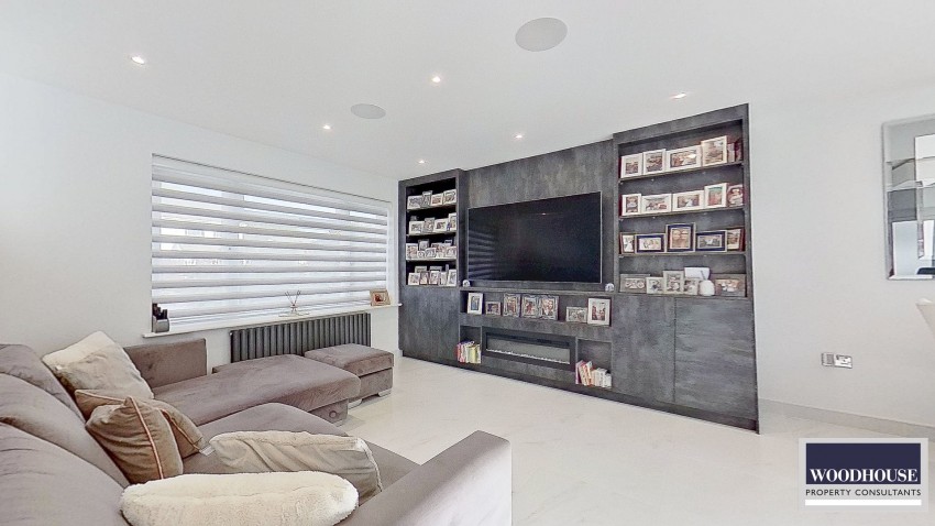 Images for Pembroke Drive, Goffs Oak, Hertfordshire EAID:3131305421 BID:11055924