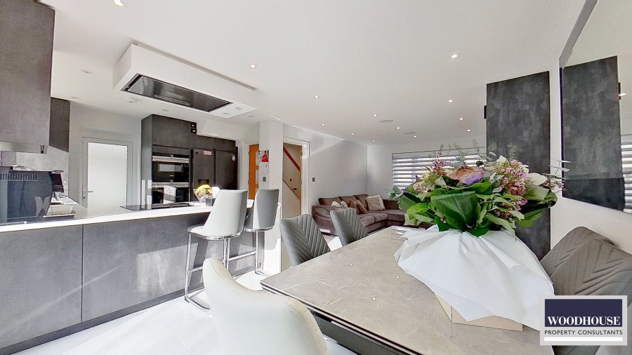 Images for Pembroke Drive, Goffs Oak, Hertfordshire EAID:3131305421 BID:11055924