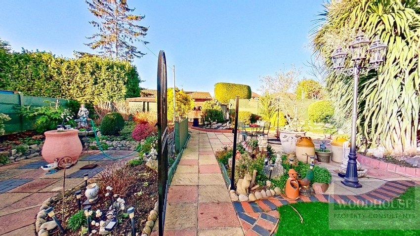 Images for Cheshunt, Waltham Cross, Hertfordshire EAID:3131305421 BID:11055924