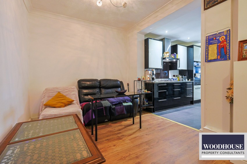 Images for Lodge Crescent, Waltham Cross, Hertfordshire EAID:3131305421 BID:11055924