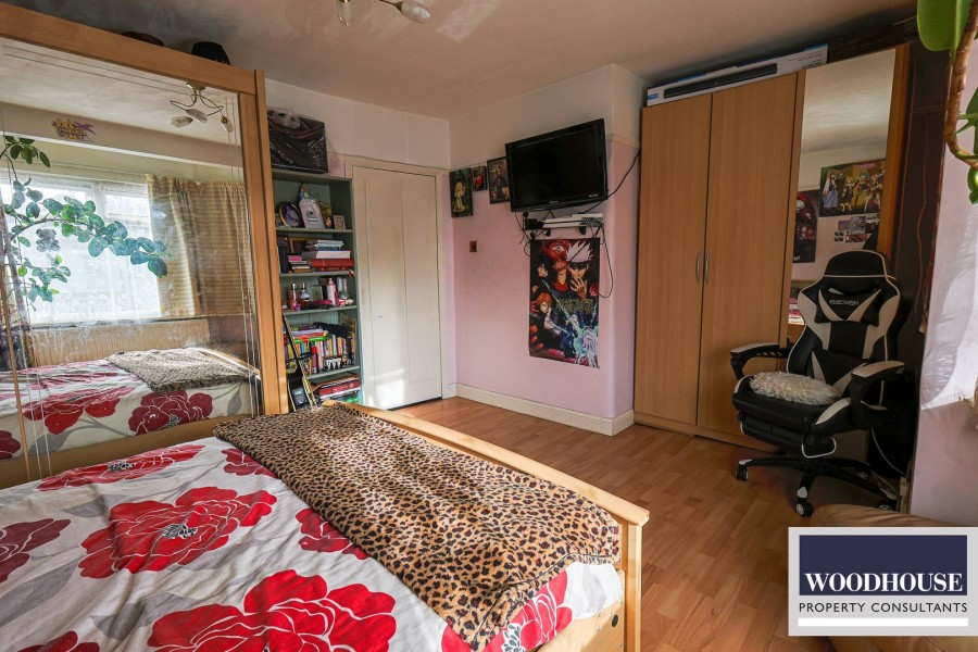 Images for Lodge Crescent, Waltham Cross, Hertfordshire EAID:3131305421 BID:11055924